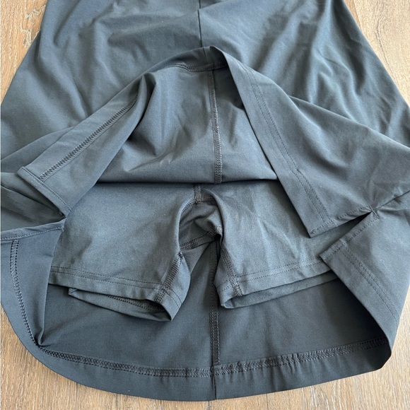 Columbia dress with built in shorts.  Black. Women’s size medium. Like new! - Picture 3 of 9